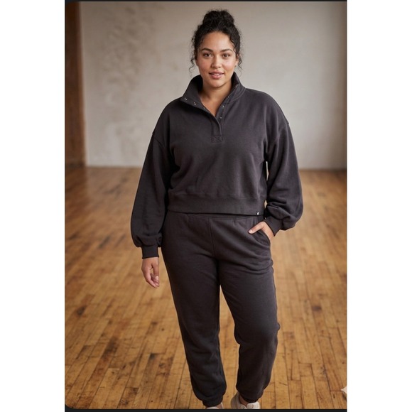 JoyLab Tops - JoyLab Womens XXL Black Cropped Fit Sweatshirt Balloon Sleeve Snap Collar